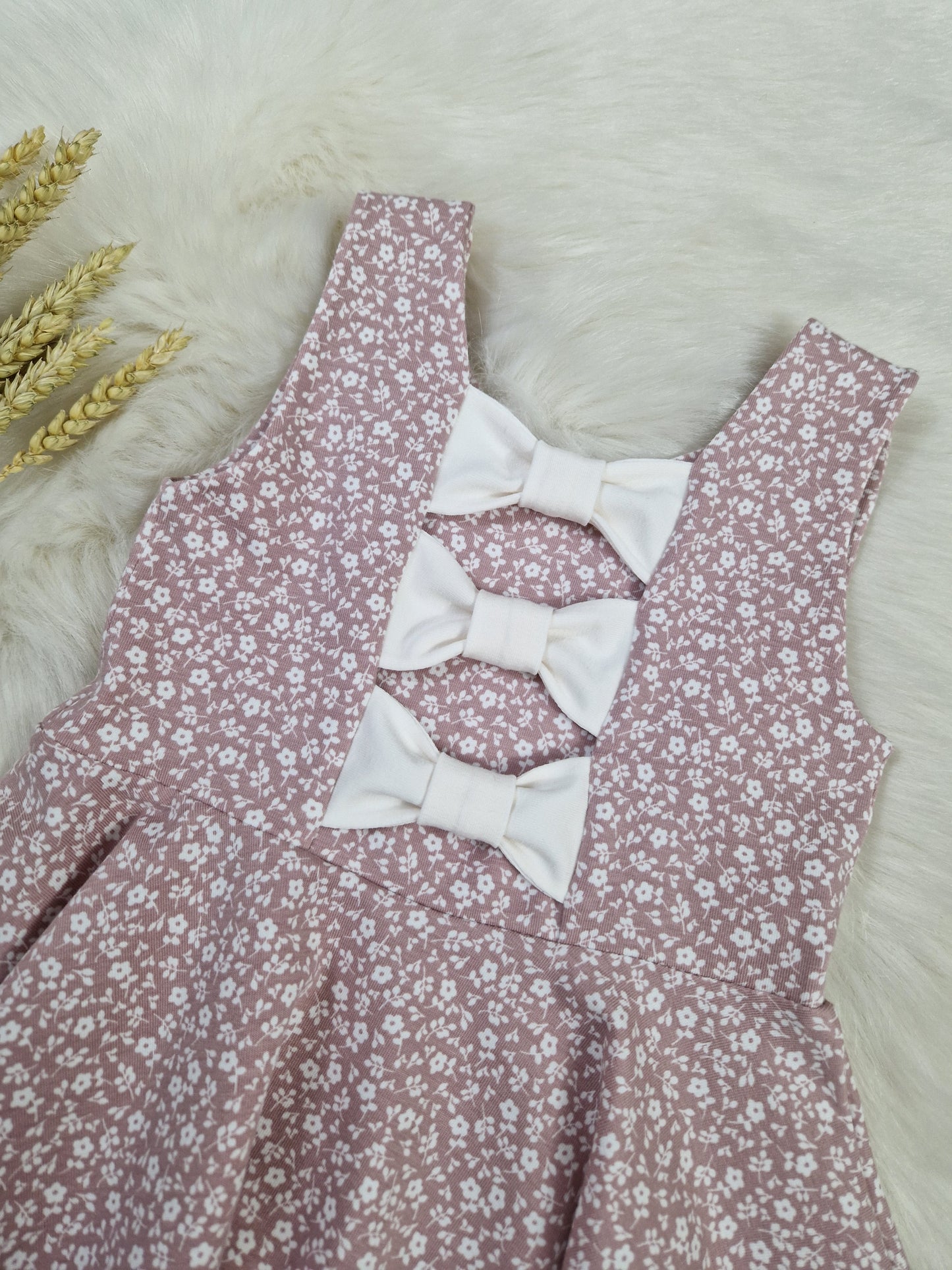 Arias Bow Back Kleid – Elegantes Kinderkleid mit Rückenschleife