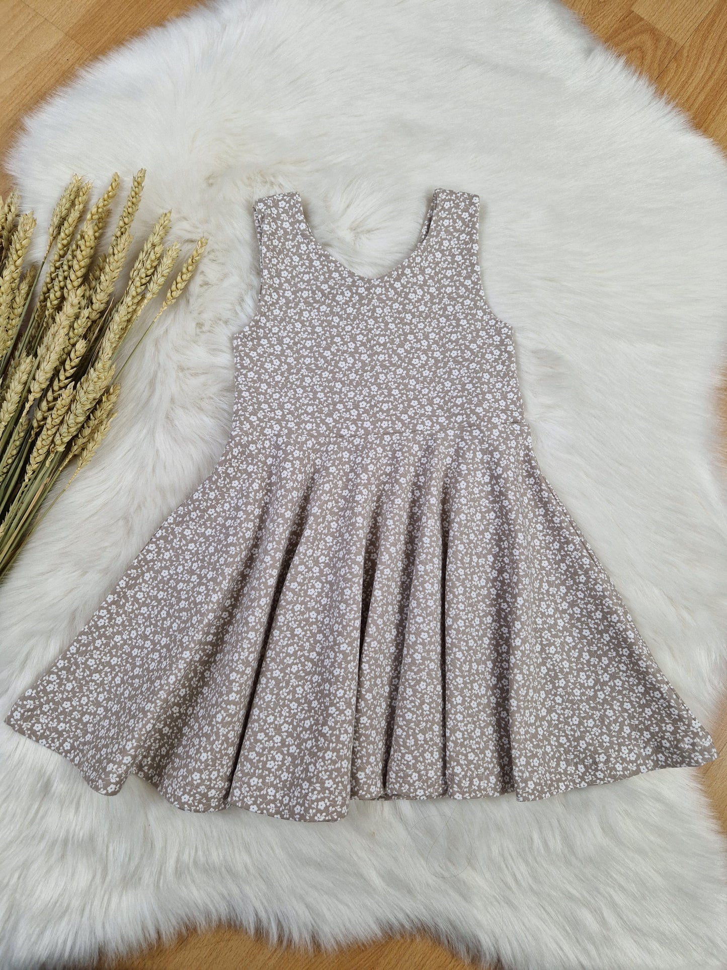Arias Bow Back Kleid – Elegantes Kinderkleid mit Rückenschleife