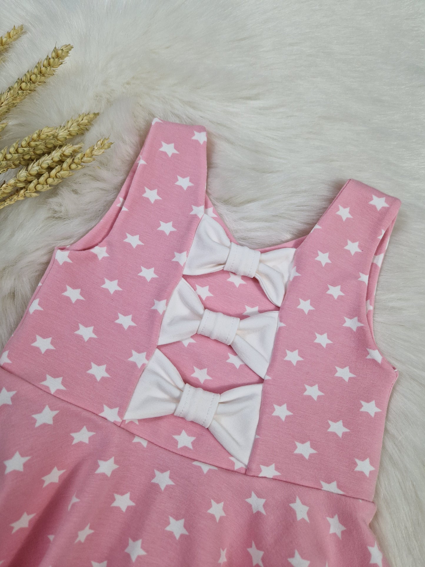 Arias Bow Back Kleid – Elegantes Kinderkleid mit Rückenschleife