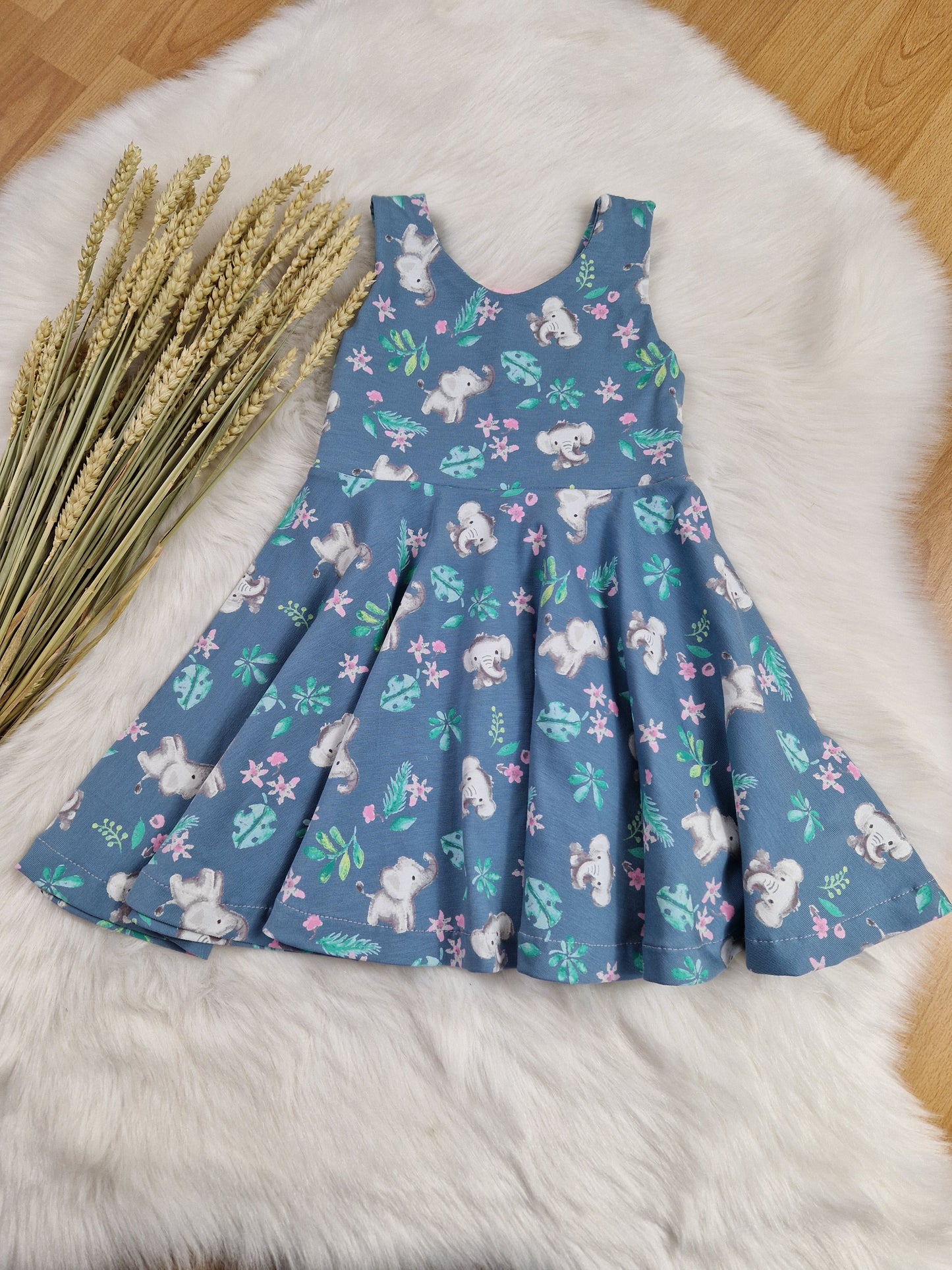 Arias Bow Back Kleid – Elegantes Kinderkleid mit Rückenschleife