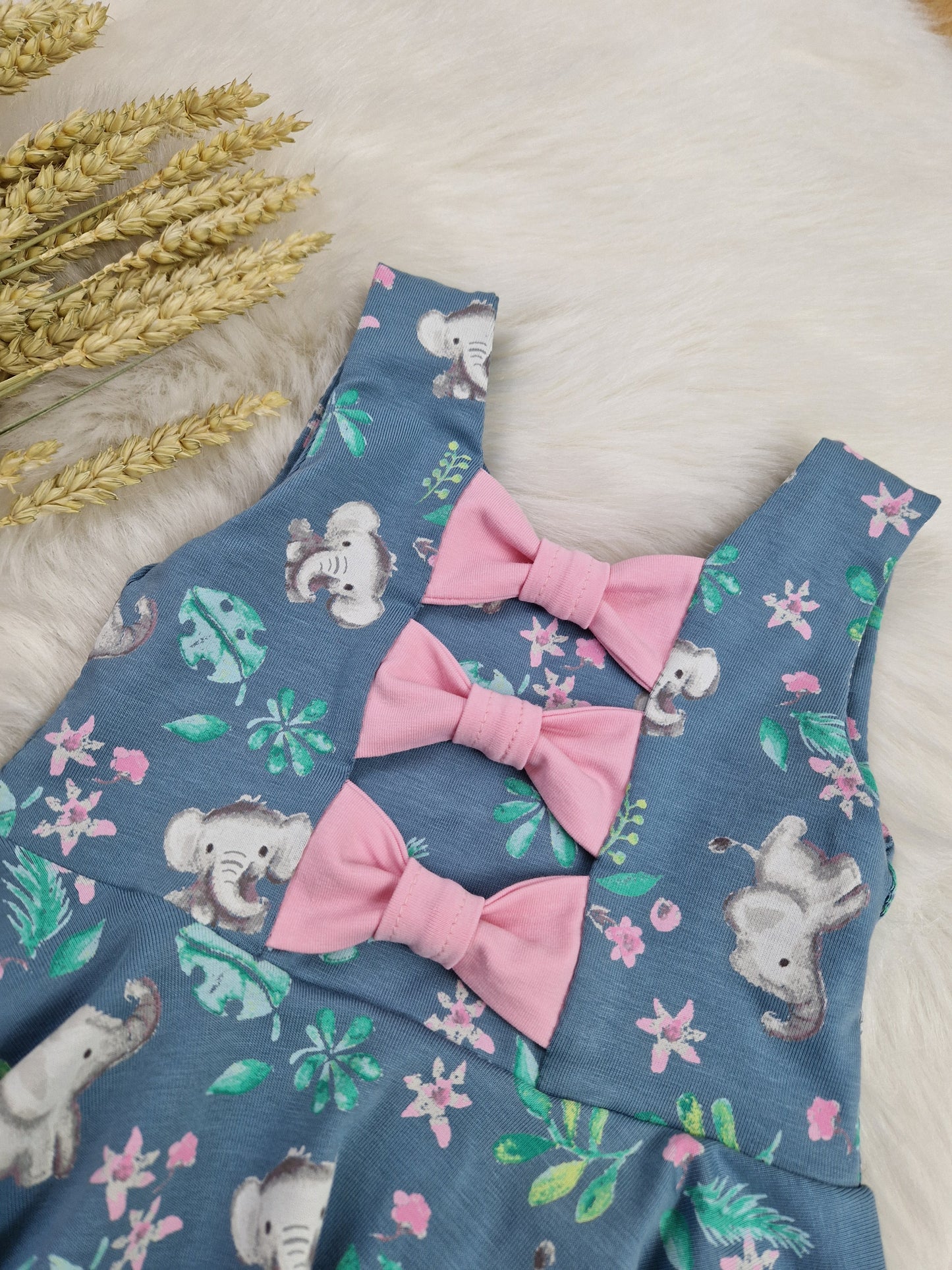 Arias Bow Back Kleid – Elegantes Kinderkleid mit Rückenschleife