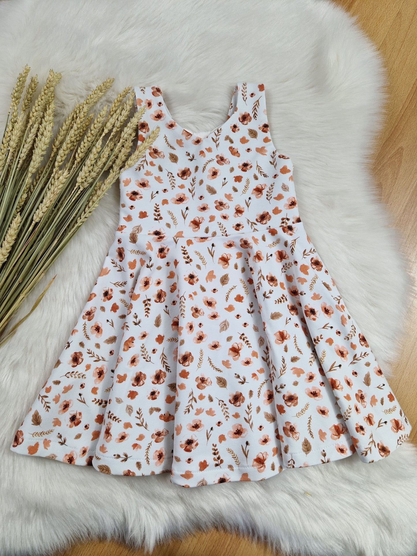 Arias Bow Back Kleid – Elegantes Kinderkleid mit Rückenschleife
