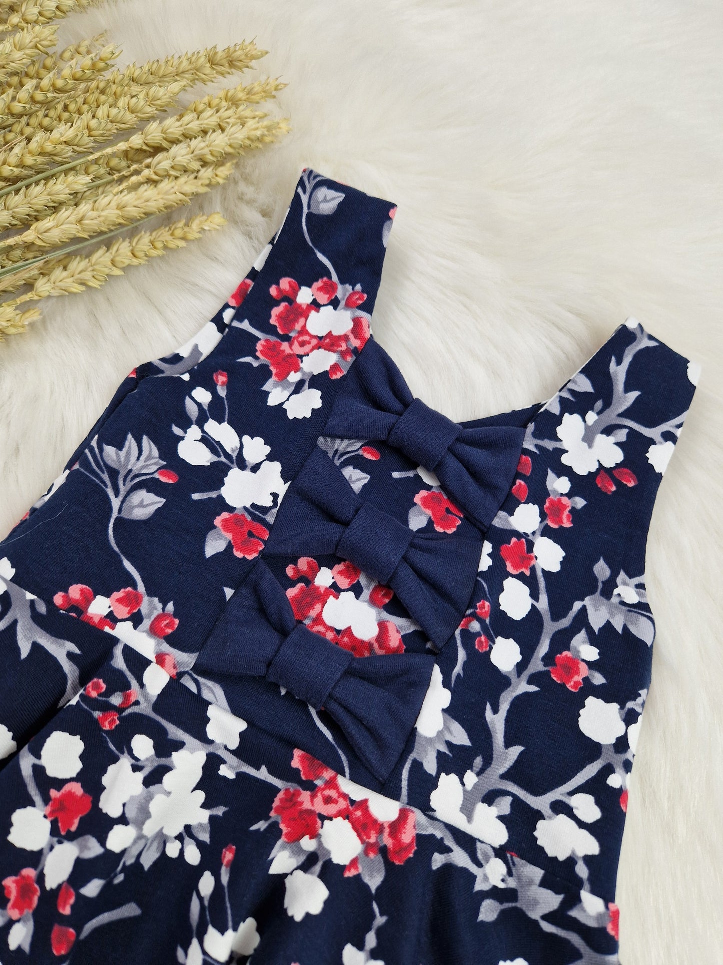 Arias Bow Back Kleid – Elegantes Kinderkleid mit Rückenschleife